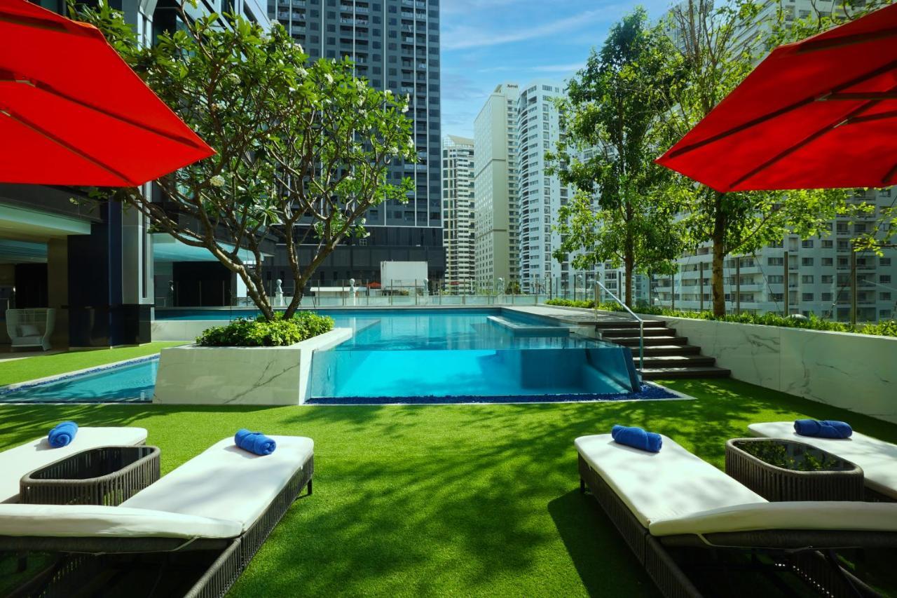 Silq Hotel & Residence, Managed By The Ascott Limited Bangkok Ngoại thất bức ảnh The pool at the hotel