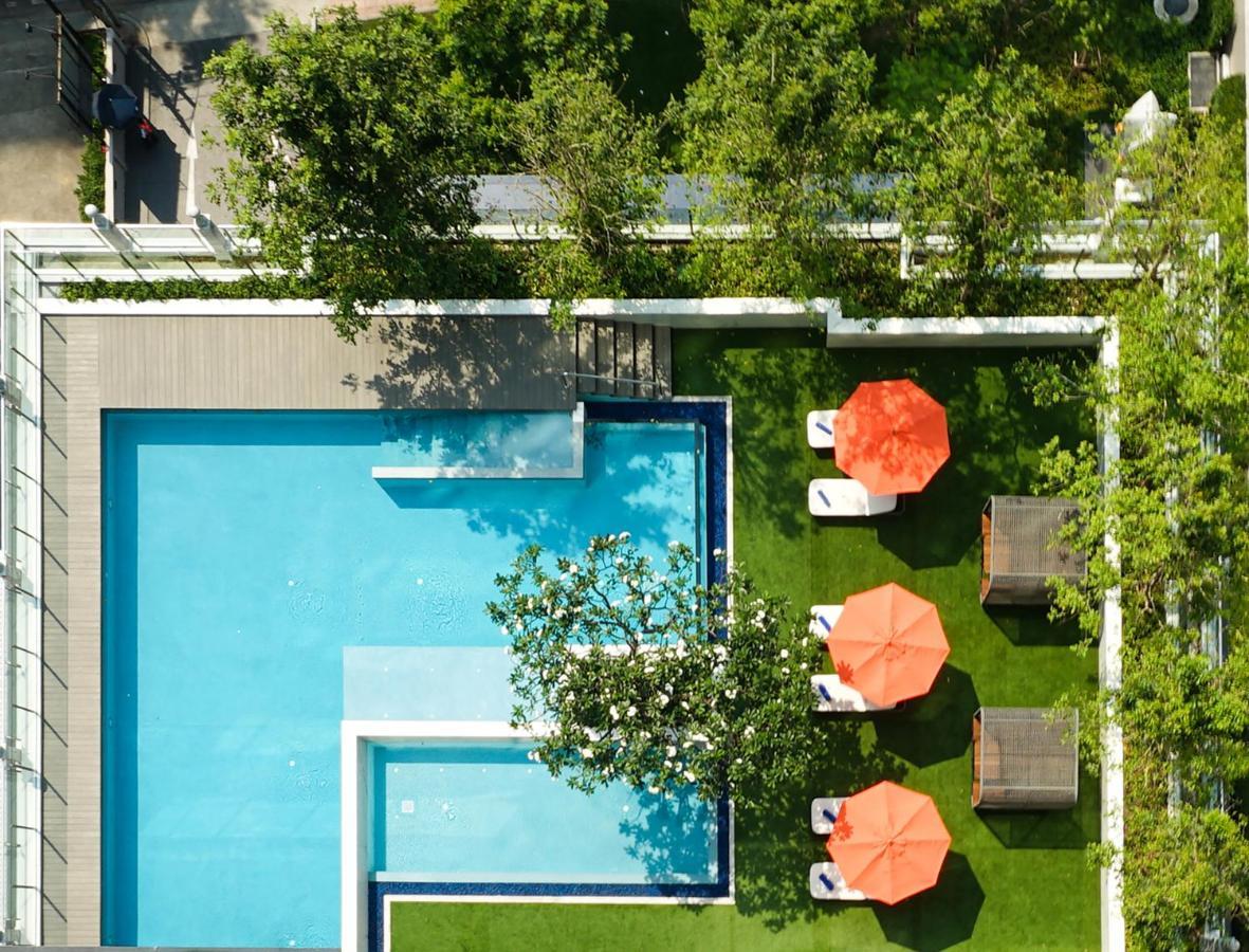 Silq Hotel & Residence, Managed By The Ascott Limited Bangkok Ngoại thất bức ảnh The rooftop pool at the Hotel