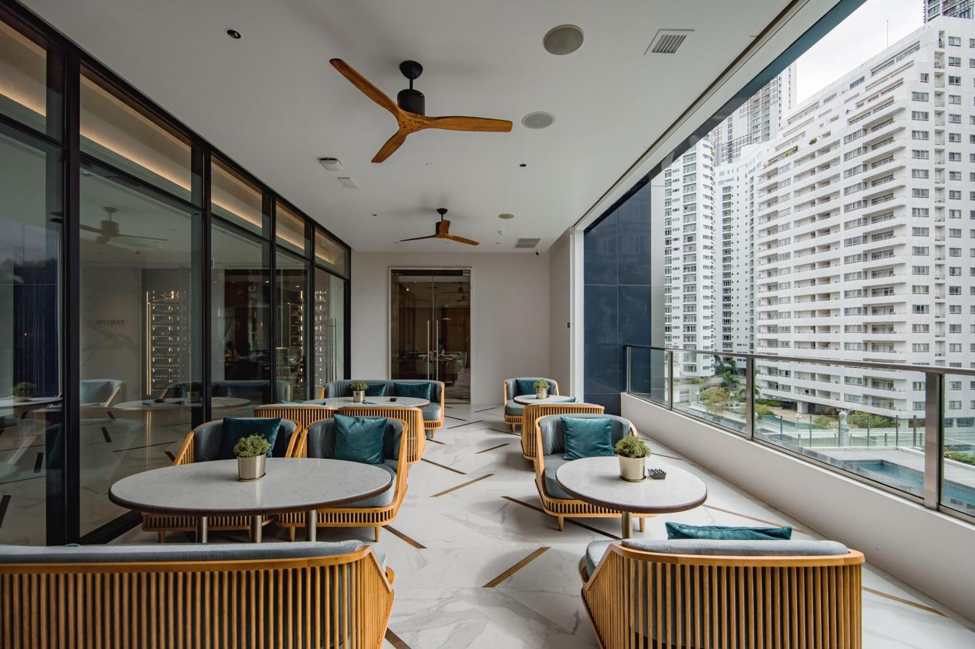 Silq Hotel & Residence, Managed By The Ascott Limited Bangkok Ngoại thất bức ảnh The Club at The Landmark